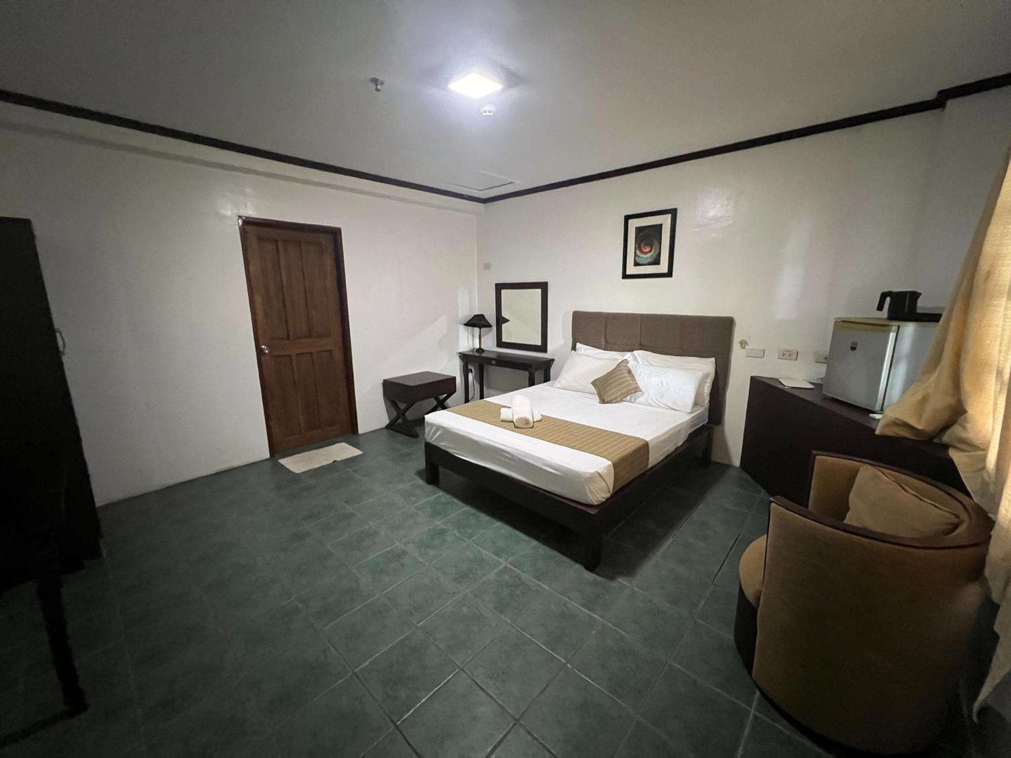 Subiza Beach Resort Olongapo Ngoại thất bức ảnh