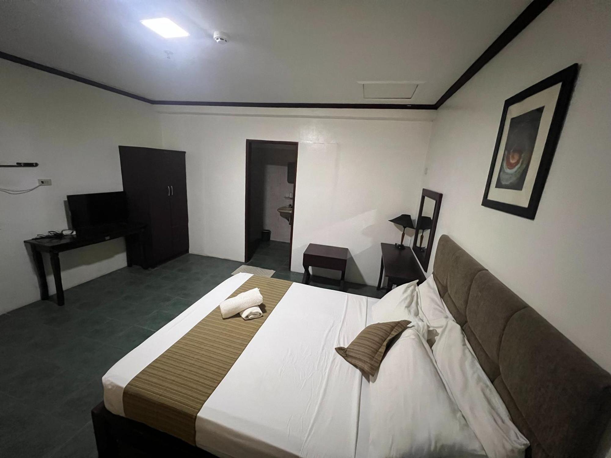 Subiza Beach Resort Olongapo Ngoại thất bức ảnh