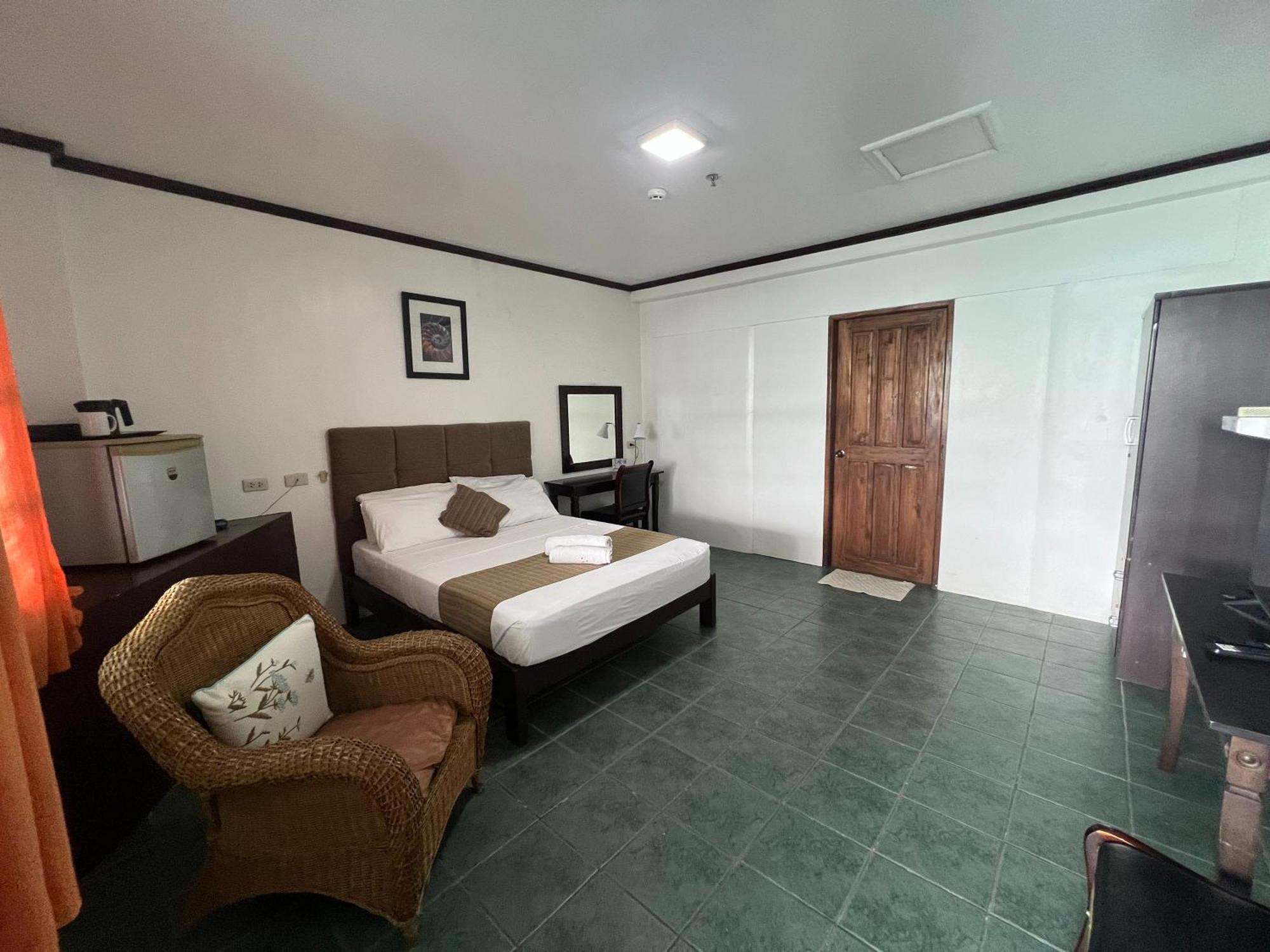 Subiza Beach Resort Olongapo Ngoại thất bức ảnh