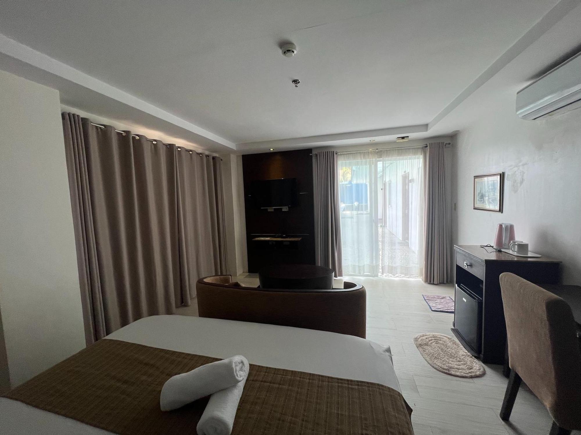 Subiza Beach Resort Olongapo Ngoại thất bức ảnh