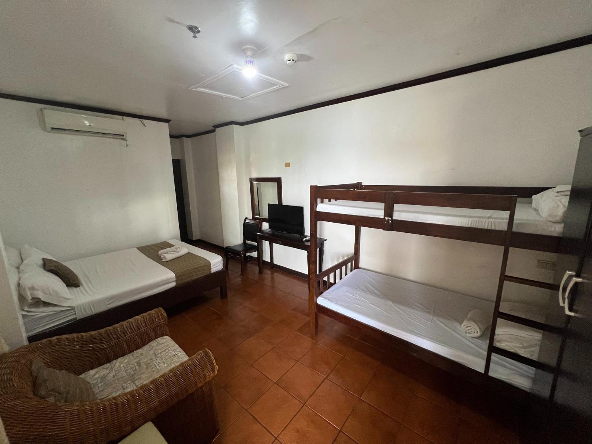 Subiza Beach Resort Olongapo Ngoại thất bức ảnh