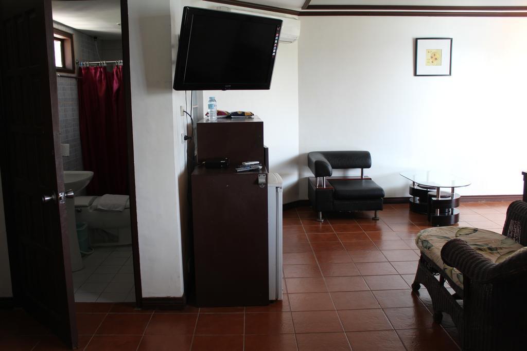 Subiza Beach Resort Olongapo Ngoại thất bức ảnh